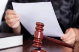 Părinții care au bătut-o pe învățătoarea fiului lor contestă arestul: solicitarea, judecată luni