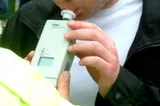 Șofer de microbuz școlar, prins de polițiști că a consumat băuturi alcoolice. Ducea la grădiniță șapte copii