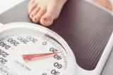 Pare că faci exact opusul, dar te poate ajuta să slăbești. Ce se întâmplă când iei pauză de la dietă