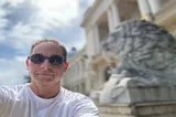 Dan Negru, atac dur la tradiția din prima zi de școală: „Careul e o pedeapsă militară. Asculți! Taci! Aplauzi!”