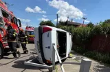 Un șofer începător a murit după ce s-a răsturnat cu mașina pe o stradă din Băicoi