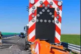 Accident grav pe Drumul Expres Craiova - Pitești. O mașină a lovit din spate o autospecială CNAIR