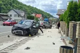 Fetiță de 12 ani, resuscitată după ce a fost lovită de o mașină. Șoferul a pierdut controlul volanului și a accidentat două minore și o femeie - VIDEO
