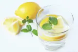 Ce efecte are consumul zilnic de apă cu mentă și lămâie timp de o săptămână. Beneficii și mituri explicate de specialiști
