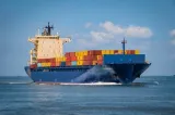 Incident grav în Strâmtoarea Ormuz. Cargou sub pavilionul Singapore, lovit de un „proiectil de origine necunoscută”