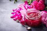Dulceața de trandafiri ca la bunica: ce flori să folosești