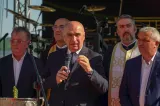 Sfidare: între două tunuri, Ilie Bolojan inaugurează hoteluri. Cu ce se ocupă premierul interimar în plină criză politică