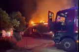 Incendiu violent în Caraș-Severin. Trei locuințe distruse de flăcări, aproape 70 de păsări de curte au murit