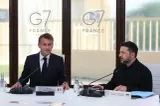 Macron și Zelenski au uitat microfonul deschis și toată lumea a auzit despre ce vorbeau. Trump, menționat în discuție