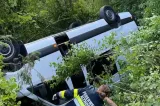 Microbuz plin cu români, prăbușit într-o râpă în Austria. Cinci femei au fost rănite