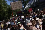 Mii de protestatari pe străzile Franței. Mobilizare masivă împotriva noii legi care interzice distracția