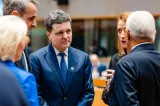 Nicușor Dan pleacă la Bruxelles în plină criză politică. Teme cruciale pe agenda Consiliului European 