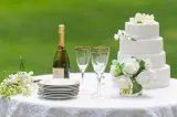 Ținuta ideală la nuntă: cum să fii elegantă fără să eclipsezi mireasa