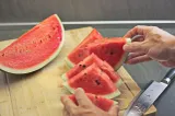 Ce se întâmplă în organism dacă mănânci pepene în fiecare zi. Nutriționiștii explică beneficiile și posibilele efecte