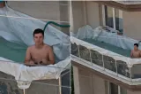 Piscină improvizată pe balcon, virală pe internet. Specialiștii avertizează asupra riscurilor ascunse ale unei astfel de idei