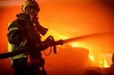 Explozie urmată de incendiu într-un bloc din Timișoara. Peste 40 de persoane au fost evacuate, iar trei victime au primit îngrijiri medicale
