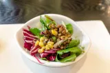 Salată de post cu linte și legume proaspete – o mâncare sănătoasă, sățioasă și plină de culoare
