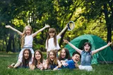 9.000 de locuri gratuite pentru elevii români din străinătate. Au început înscrierile pentru cele mai așteptate tabere ale verii