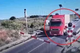 Șofer de TIR, filmat când rupe bariera unei treceri la nivel cu calea ferată din Constanța: imagini șocante VIDEO