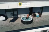 Traficant de droguri urmărit internațional, săltat de mascați din piscină la Bistrița - VIDEO
