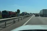 Trafic oprit pe Autostrada A1, spre Pitești, după un accident între două mașini și un camion: sunt doi răniți 