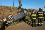 Mașină răsturnată pe DJ 222 Tulcea–Agighiol. Un tânăr de 22 de ani a ajuns la spital