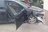 Un șofer de 80 de ani a murit după ce a intrat cu mașina într-o casă. Martorii spun că i s-a făcut rău la volan