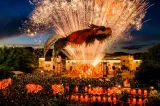Festival spectaculos în China! „Peștele zburător” uriaș, de 10 metri, a transformat un sat antic într-o atracție pentru mii de turiști