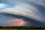 România, sub amenințarea furtunilor. Meteorolog ANM: "Urmează vijelii, iar temperaturile scad sub 30 de grade"