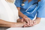 Infirmieră de la Spitalul Universitar, bătută pe stradă. Femeia susține că atacatoarea a acuzat-o de moartea unor rude în perioada pandemiei