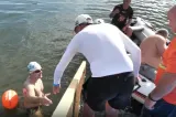Maraton al solidarității: un român înoată 3 zile și 3 nopți fără oprire