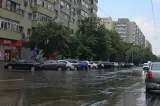Inundații în București. Apa Nova: În 10 ore a plouat aproape cât într-o lună, iar canalizarea a preluat un debit uriaș