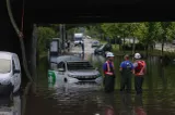 Recomandări IGSU pentru vreme severă. Ce trebuie să facă românii în timpul furtunilor, vijeliilor și ploilor torențiale