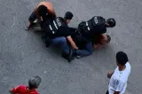 Moarte controversată în Italia. Proteste la Bologna după decesul unui bărbat în timpul unei intervenții a poliției