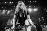 Doliu uriaș în lumea rock-ului: Jennifer Finch, legendă a erei grunge, a murit la 59 de ani