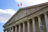 Franța legalizează moartea asistată. Parlamentul a adoptat legea după o dezbatere intensă: mesajul lui Macron