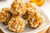 Bomboane cu caise și banane, desertul sănătos și delicios care se prepară în câteva minute