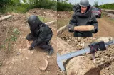 Alertă în județul Giurgiu. Proiectil exploziv de 100 de milimetri, descoperit în timpul lucrărilor de reabilitare a căii ferate -FOTO