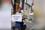 Protest în fața primăriei din Timișoara. Oamenii cer demisia lui Fritz