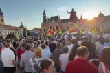 Sute de oameni au ieșit în stradă pentru Viorel Pașca la Oradea