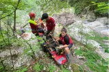 Misiune dificilă în Cheile Râmețului. Salvamontiștii din Alba au intervenit pentru salvarea unei turiste accidentate 
