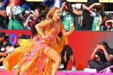O creatoare de modă româncă, în spatele show-ului Shakirei. Costume create în România, pe scena finalei mondiale