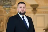 Ștefan Geamănu (senator AUR): „Ilie Bolojan, distrugi sănătatea publică ca să faci economie. Legea ta criminală trebuie retrasă azi!”