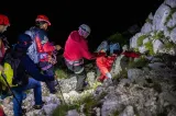 Trei turiști străini, salvați după șapte ore de pe creasta Pietrei Craiului. Au plecat pe munte fără echipament potrivit și fără lumină
