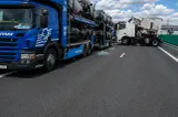 Trafic paralizat pe Drumul Expres Craiova-Pitești. Trei TIR-uri s-au ciocnit violent -VIDEO