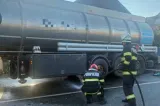 Trafic blocat pe DN 1, în județul Alba. O cisternă încărcată cu motorină s-a ciocnit cu o mașină