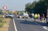 Carambol cu trei maşini în judeţul Timiş. Un bărbat a murit, iar alte şase persoane au fost rănite. A fost solicitat elicopterul SMURD-FOTO