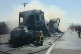 Accident mortal în Caraș-Severin: o mașină s-a izbit frontal de un TIR în timpul unei depășiri. Șoferul autoturismului a murit carbonizat