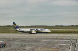Coșmar la bordul unui avion Ryanair: pasageri au leșinat și au vomitat din cauza căldurii