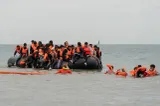Record pe Canalul Mânecii. 230 de migranți au ajuns în Marea Britanie într-o singură ambarcațiune